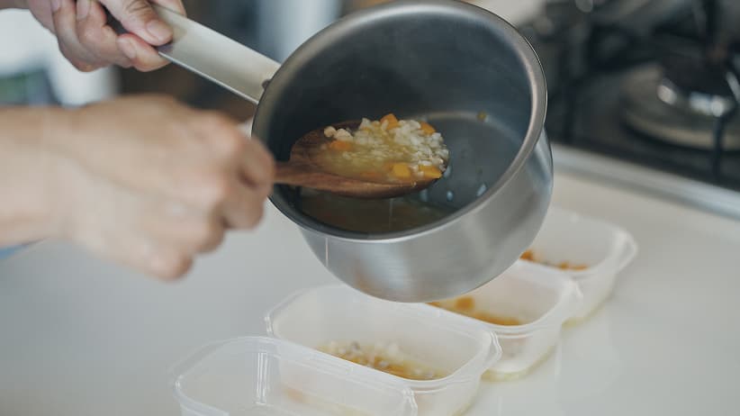 軽量だから鍋から
具材を注ぎやすい